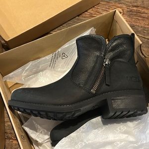 Ugg Lavelle boots NWT